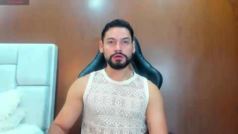 Snapshot of derrybigger_cm chatting on 10/23/25, 02:27 DerryBigger CM online show from 10/23/25, 02:27