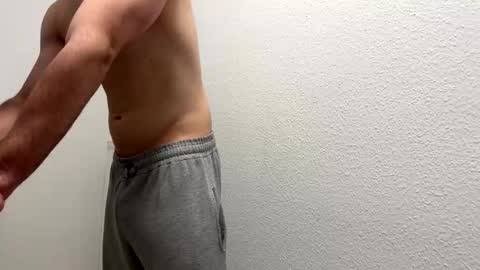 Snapshot of dertom_xxx chatting on 11/25/25, 05:07 Tom online show from 11/25/25, 05:07