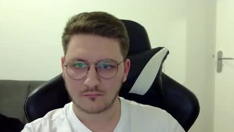 Snapshot of dervechi chatting on 11/28/25, 07:49 dervechi online show from 11/28/25, 07:49