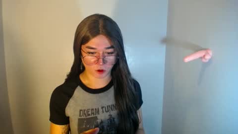 LORINE online show from 01/02/25, 01:40