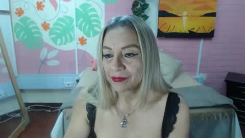 Snapshot of desire_latin chatting on 11/01/25, 03:47 VALERIA online show from 11/01/25, 03:47