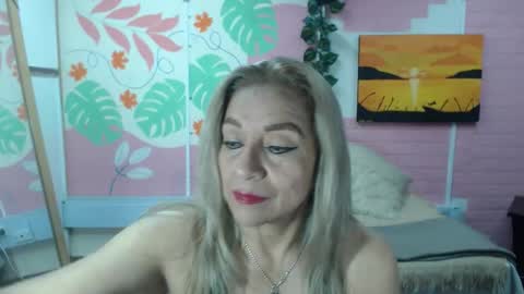 Snapshot of desire_latin chatting on 11/13/25, 03:33 VALERIA online show from 11/13/25, 03:33