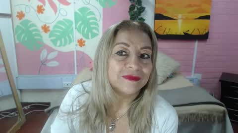 Snapshot of desire_latin chatting on 11/14/25, 03:33 VALERIA online show from 11/14/25, 03:33