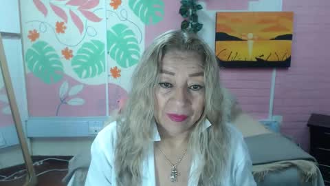 Snapshot of desire_latin chatting on 11/17/25, 03:29 VALERIA online show from 11/17/25, 03:29