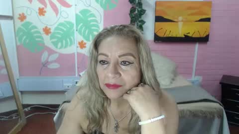 Snapshot of desire_latin chatting on 11/18/25, 03:38 VALERIA online show from 11/18/25, 03:38