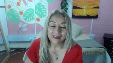 Snapshot of desire_latin chatting on 11/27/25, 04:31 VALERIA online show from 11/27/25, 04:31