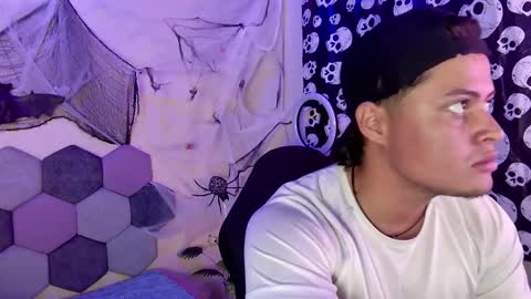 Snapshot of desireduo_tgn chatting on 10/17/25, 05:48 TORI AND MR. BEAR online show from 10/17/25, 05:48