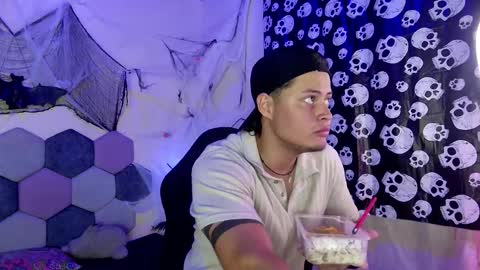 Snapshot of desireduo_tgn chatting on 10/19/25, 06:19 TORI AND MR. BEAR online show from 10/19/25, 06:19