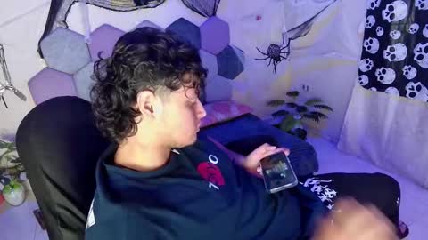 Snapshot of desireduo_tgn chatting on 10/25/25, 06:35 TORI AND MR. BEAR online show from 10/25/25, 06:35