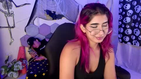 Snapshot of desireduo_tgn chatting on 10/29/25, 09:16 TORI AND MR. BEAR online show from 10/29/25, 09:16