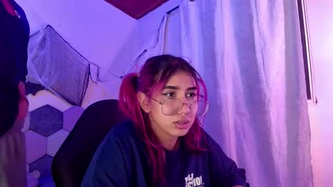 Snapshot of desireduo_tgn chatting on 11/07/25, 12:43 TORI AND MR. BEAR online show from 11/07/25, 12:43