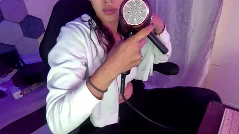 Snapshot of desireduo_tgn chatting on 11/18/25, 12:20 TORI AND MR. BEAR online show from 11/18/25, 12:20