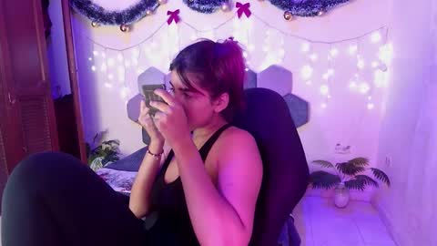 Snapshot of desireduo_tgn chatting on 11/27/25, 05:15 TORI AND MR. BEAR online show from 11/27/25, 05:15