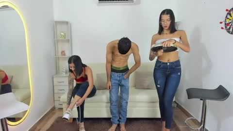 Snapshot of desiredworld_ chatting on 06/07/26, 06:28 JASMINE - DARWIN - MEGAN - JUANCA online show from 06/07/26, 06:28