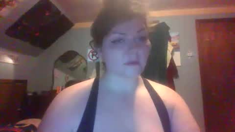 Snapshot of desireepeach69 chatting on 06/06/26, 01:32 desireepeach69 online show from 06/06/26, 01:32
