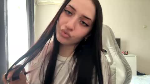 Snapshot of desireespady chatting on 05/20/26, 02:12 Kira online show from 05/20/26, 02:12