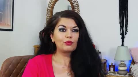 HellenMoon online show from 10/04/25, 05:05