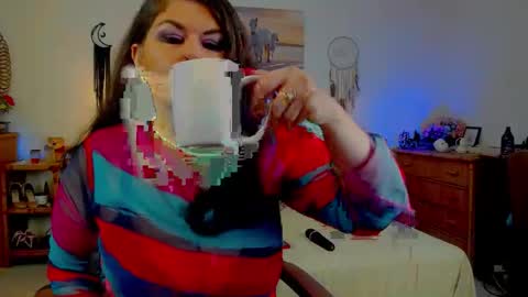 HellenMoon online show from 06/04/26, 08:31