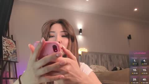 Snapshot of devaivy chatting on 11/08/25, 10:04 Deva online show from 11/08/25, 10:04