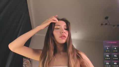 Snapshot of devaivy chatting on 11/11/25, 12:16 Deva online show from 11/11/25, 12:16