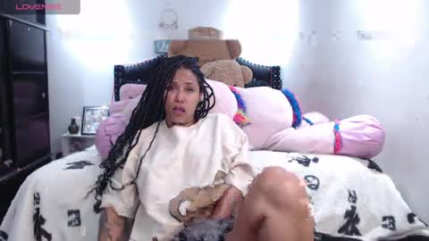 devi_black_13_ online show from 05/06/26, 01:36