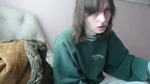 Snapshot of devilg1rl chatting on 09/30/25, 09:53 poutyangel online show from 09/30/25, 09:53