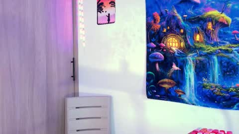 Snapshot of devours_fire chatting on 11/25/25, 10:10 Sara 3 online show from 11/25/25, 10:10