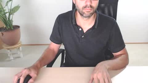 Snapshot of devswiss chatting on 09/28/25, 08:52 DevSwiss online show from 09/28/25, 08:52