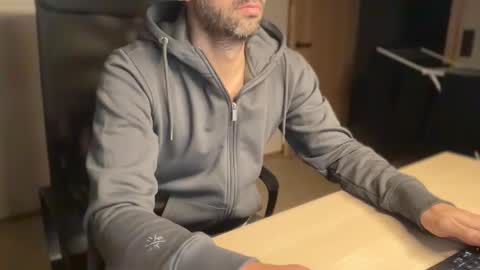 Snapshot of devswiss chatting on 12/16/25, 03:39 DevSwiss online show from 12/16/25, 03:39