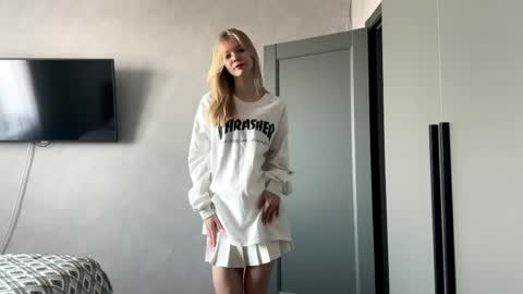 Snapshot of dewdropdoll chatting on 04/24/26, 04:26 dewdropdoll online show from 04/24/26, 04:26