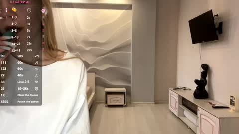 Snapshot of dewdropdoll chatting on 05/15/26, 12:34 dewdropdoll online show from 05/15/26, 12:34