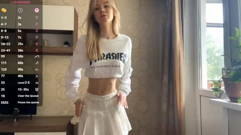 Snapshot of dewdropdoll chatting on 05/16/26, 05:26 dewdropdoll online show from 05/16/26, 05:26