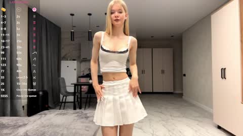 Snapshot of dewdropdoll chatting on 06/09/26, 04:18 dewdropdoll online show from 06/09/26, 04:18
