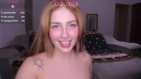 Snapshot of dexandlily chatting on 10/13/25, 01:49 Dex and Lily online show from 10/13/25, 01:49