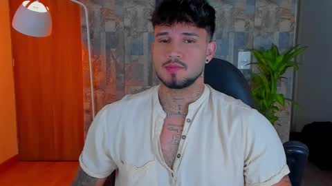 Snapshot of deymon_scott chatting on 11/11/25, 08:31 JULIAN online show from 11/11/25, 08:31