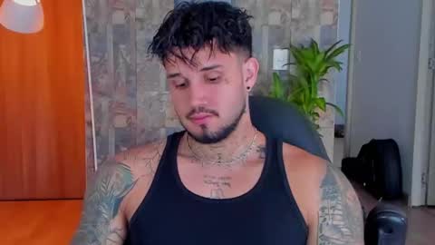 Snapshot of deymon_scott chatting on 11/12/25, 04:40 JULIAN online show from 11/12/25, 04:40