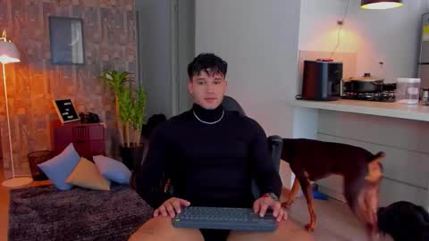 Snapshot of deymon_scott chatting on 11/16/25, 09:09 JULIAN online show from 11/16/25, 09:09