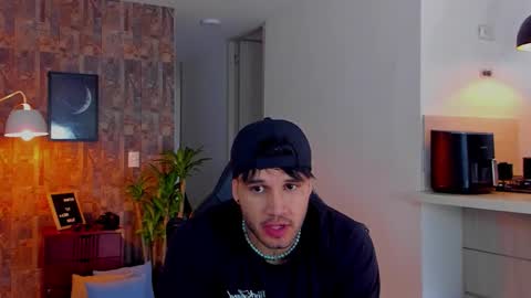 Snapshot of deymon_scott chatting on 11/25/25, 07:03 JULIAN online show from 11/25/25, 07:03