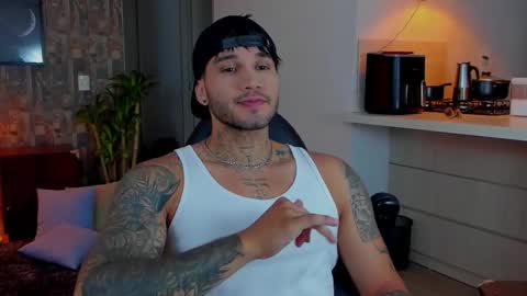 Snapshot of deymon_scott chatting on 11/27/25, 10:23 JULIAN online show from 11/27/25, 10:23