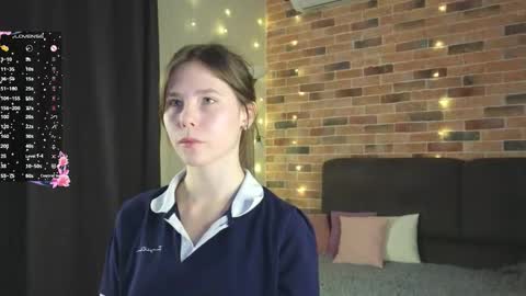 Snapshot of deyvessa chatting on 10/21/25, 05:13 Kira online show from 10/21/25, 05:13