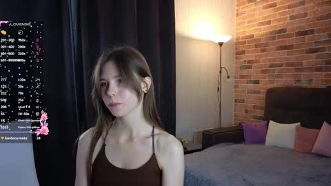 Snapshot of deyvessa chatting on 11/14/25, 05:22 Kira online show from 11/14/25, 05:22