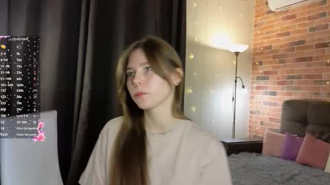 Snapshot of deyvessa chatting on 11/18/25, 05:06 Kira online show from 11/18/25, 05:06