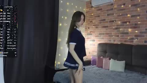 Snapshot of deyvessa chatting on 11/24/25, 05:12 Kira online show from 11/24/25, 05:12