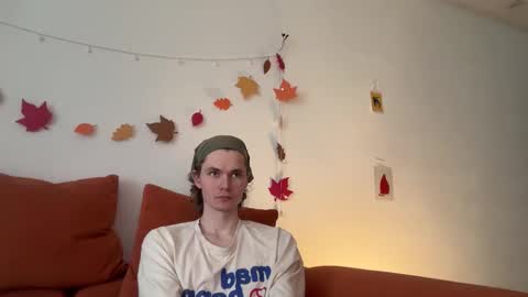 Snapshot of di_n_alex chatting on 10/30/25, 09:00 Di Alex online show from 10/30/25, 09:00