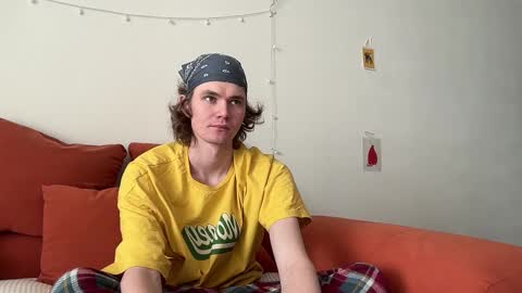 Snapshot of di_n_alex chatting on 11/22/25, 10:03 Di Alex online show from 11/22/25, 10:03