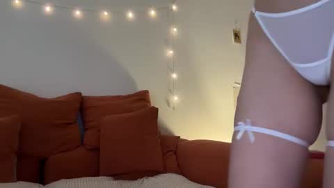 Snapshot of di_n_alex chatting on 11/28/25, 12:08 Di Alex online show from 11/28/25, 12:08