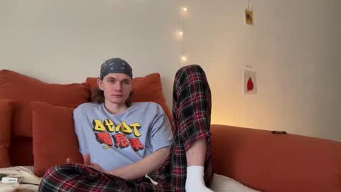 Snapshot of di_n_alex chatting on 11/29/25, 09:45 Di Alex online show from 11/29/25, 09:45