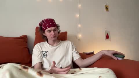 Snapshot of di_n_alex chatting on 12/04/25, 09:40 Di Alex online show from 12/04/25, 09:40