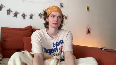 Snapshot of di_n_alex chatting on 12/18/25, 09:48 Di Alex online show from 12/18/25, 09:48