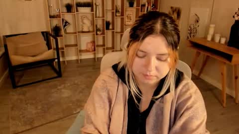 Dia online show from 09/19/25, 02:46